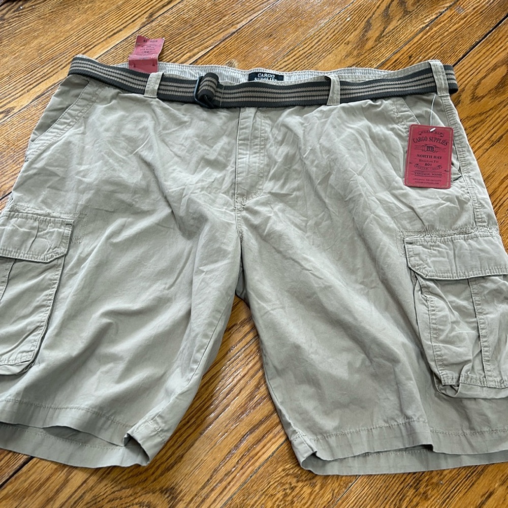Cargo Supplies brand men’s khaki shorts with belt. Size 46 waist. New with tags.